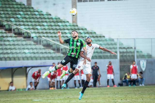 哈登12+6+16库里26分 快船险胜终结勇士3连胜