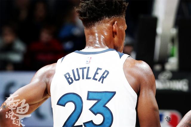 罗德里戈绯闻女友晒沙滩健美照 川字腹肌配小麦色