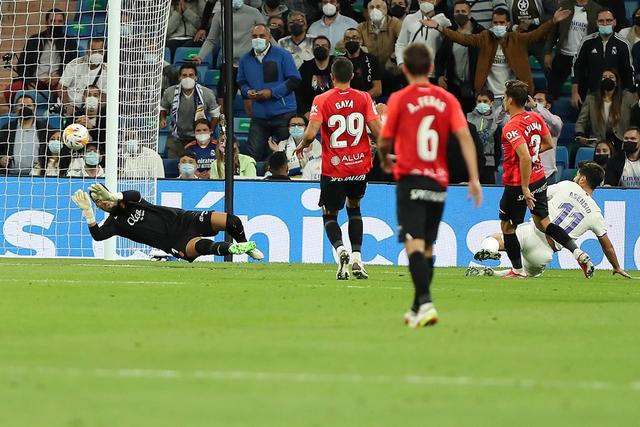 萨林杰35+16贺希宁准绝杀 深圳1分险胜同曦